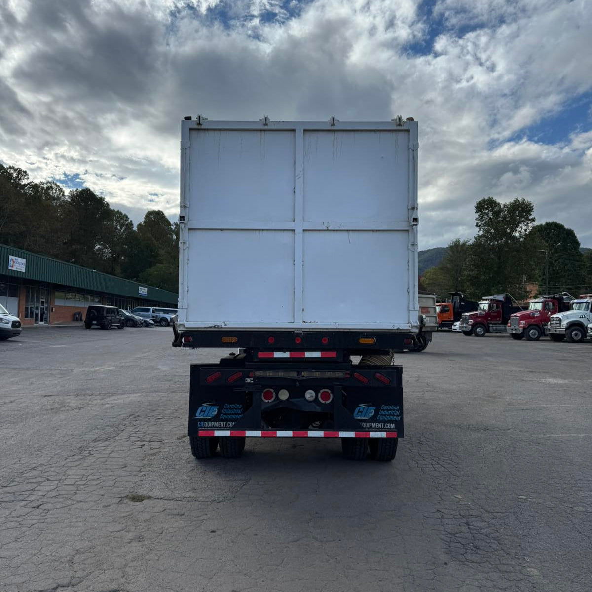 2007 Freightliner M2 106 Leaf-Vacuum Collection Truck