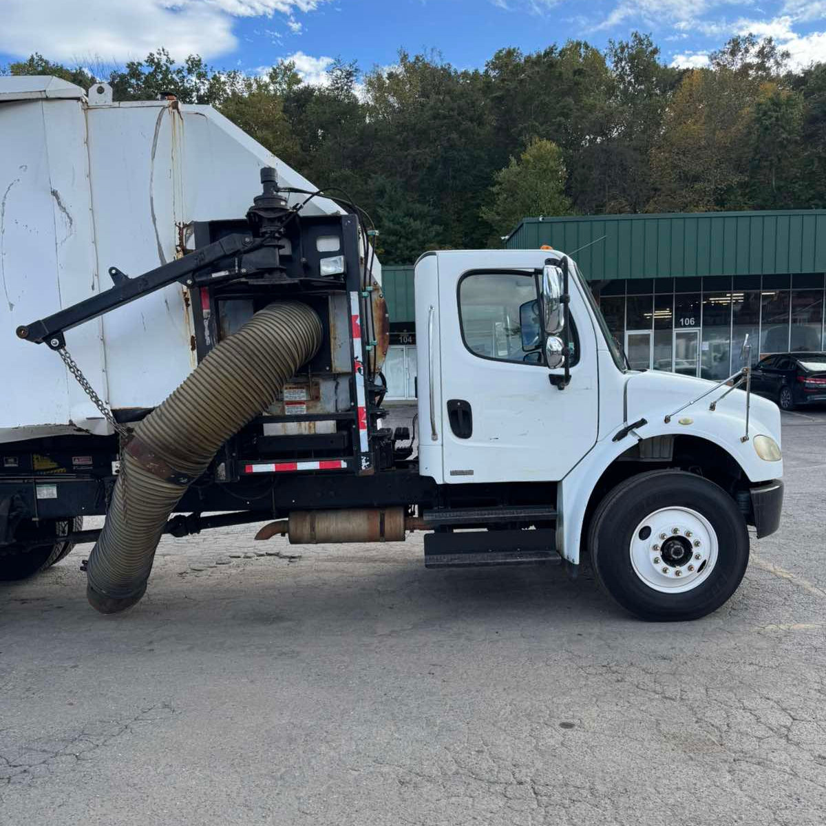 2007 Freightliner M2 106 Leaf-Vacuum Collection Truck