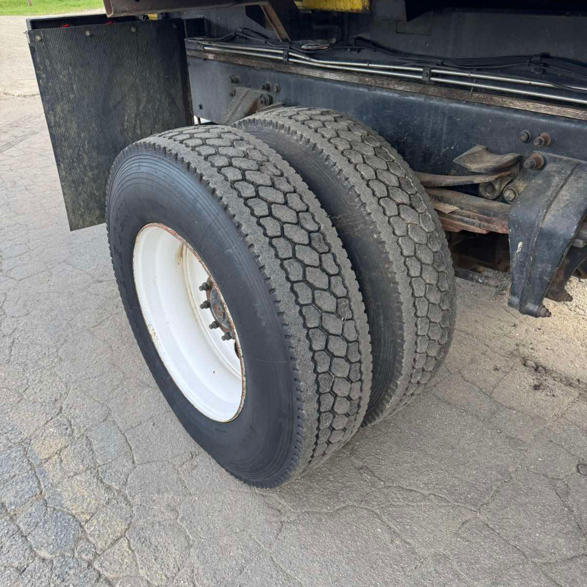 2007 Freightliner M2 106 Leaf-Vacuum Collection Truck