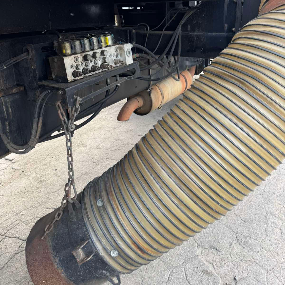 2007 Freightliner M2 106 Leaf-Vacuum Collection Truck