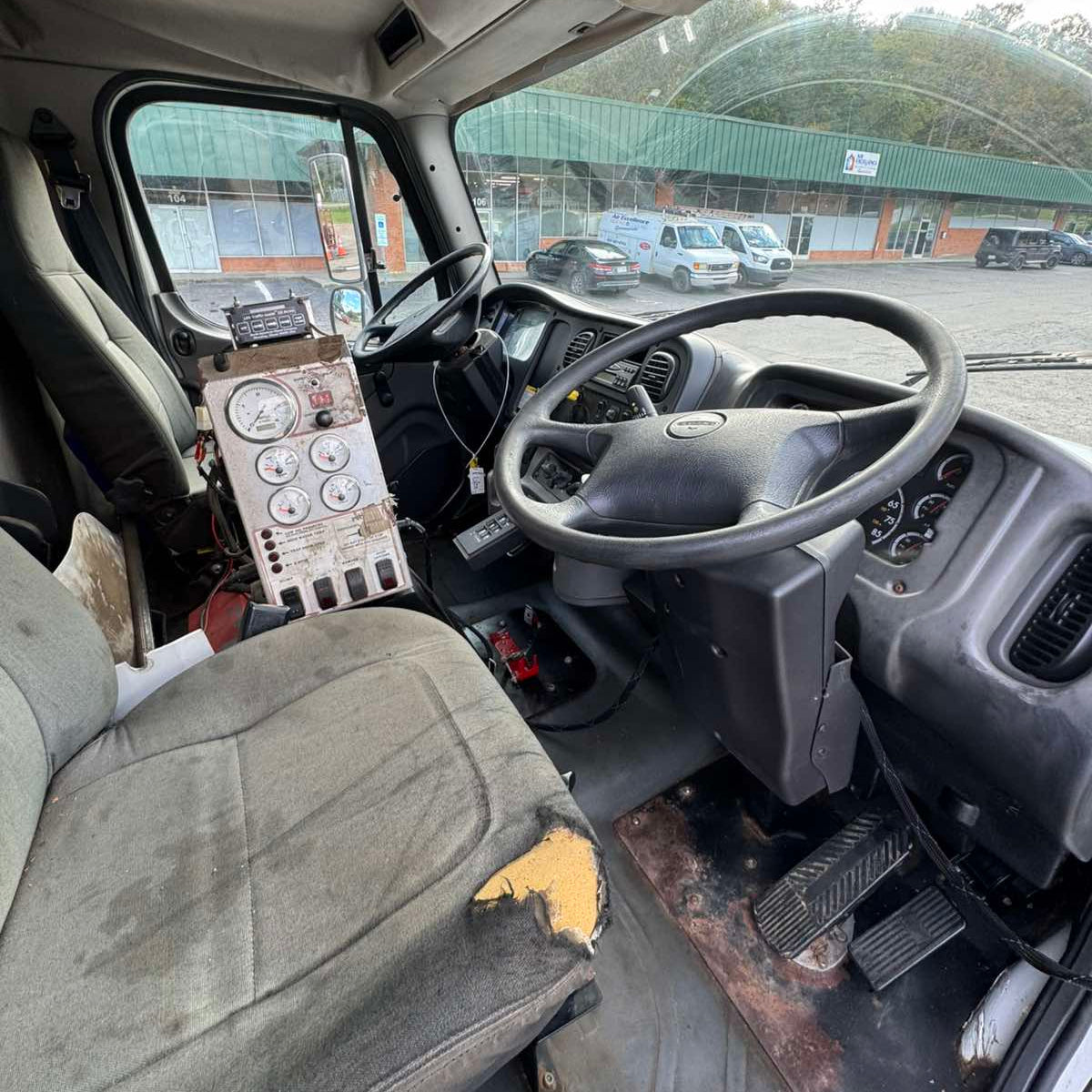 2007 Freightliner M2 106 Leaf-Vacuum Collection Truck