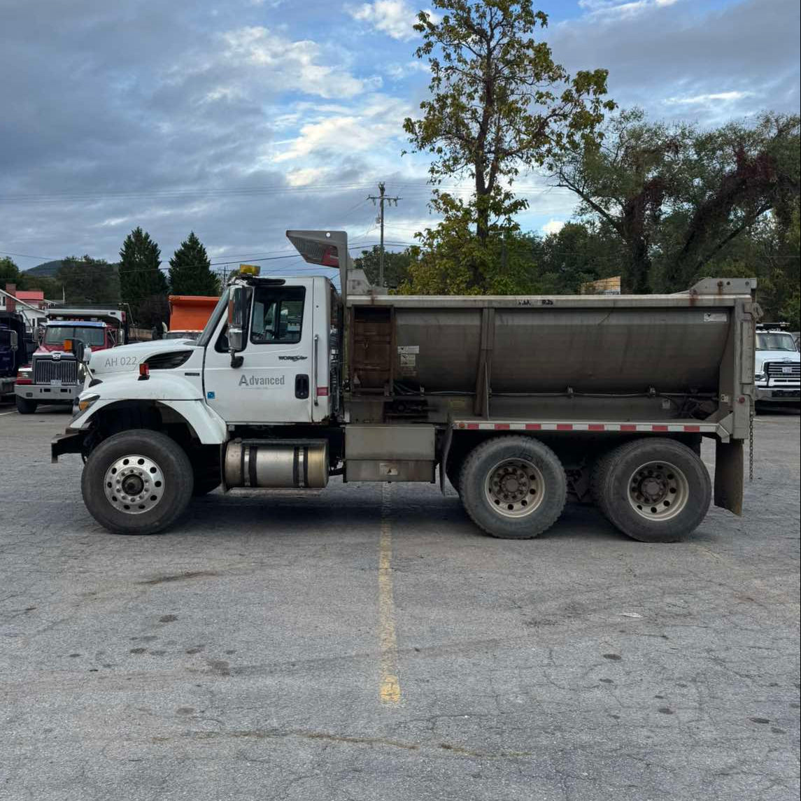 2010 International 7500 SFA 6X4 Tandem-Axle Dump Truck