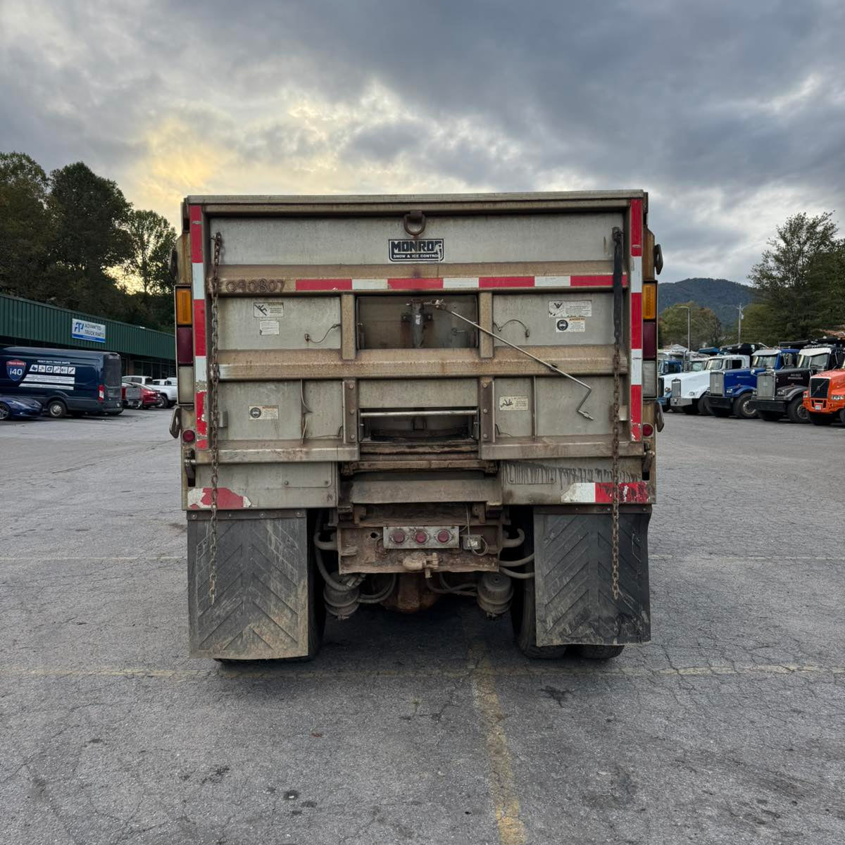 2010 International 7500 SFA 6X4 Tandem-Axle Dump Truck
