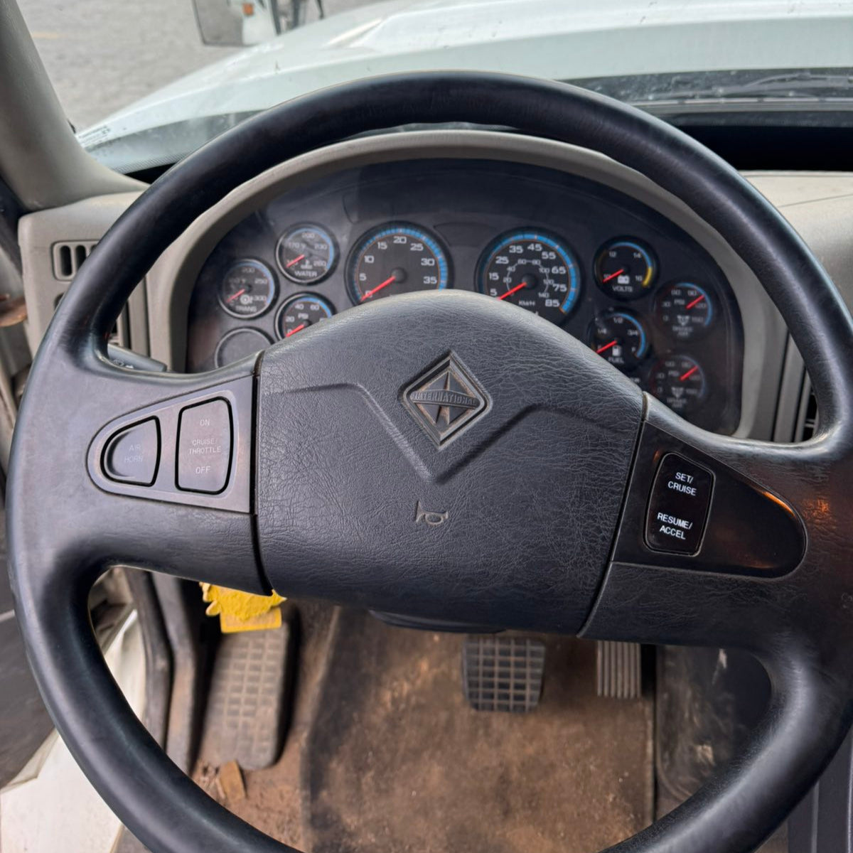 2010 International 7500 SFA 6X4 Tandem-Axle Dump Truck