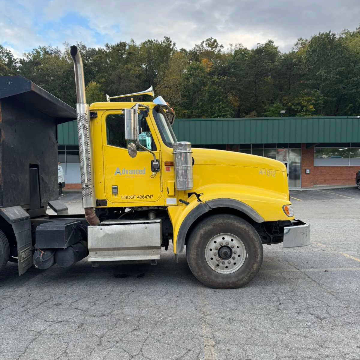 2017 International 5900i Quint-Axle Dump Truck