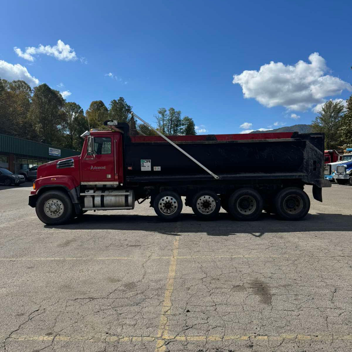2017 Western Star 4700SF PRL-14T Quad-Axle Dump Truck