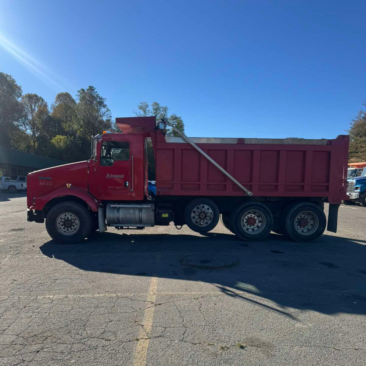 2012 Kenworth T800 Tri-Axle Dump Truck