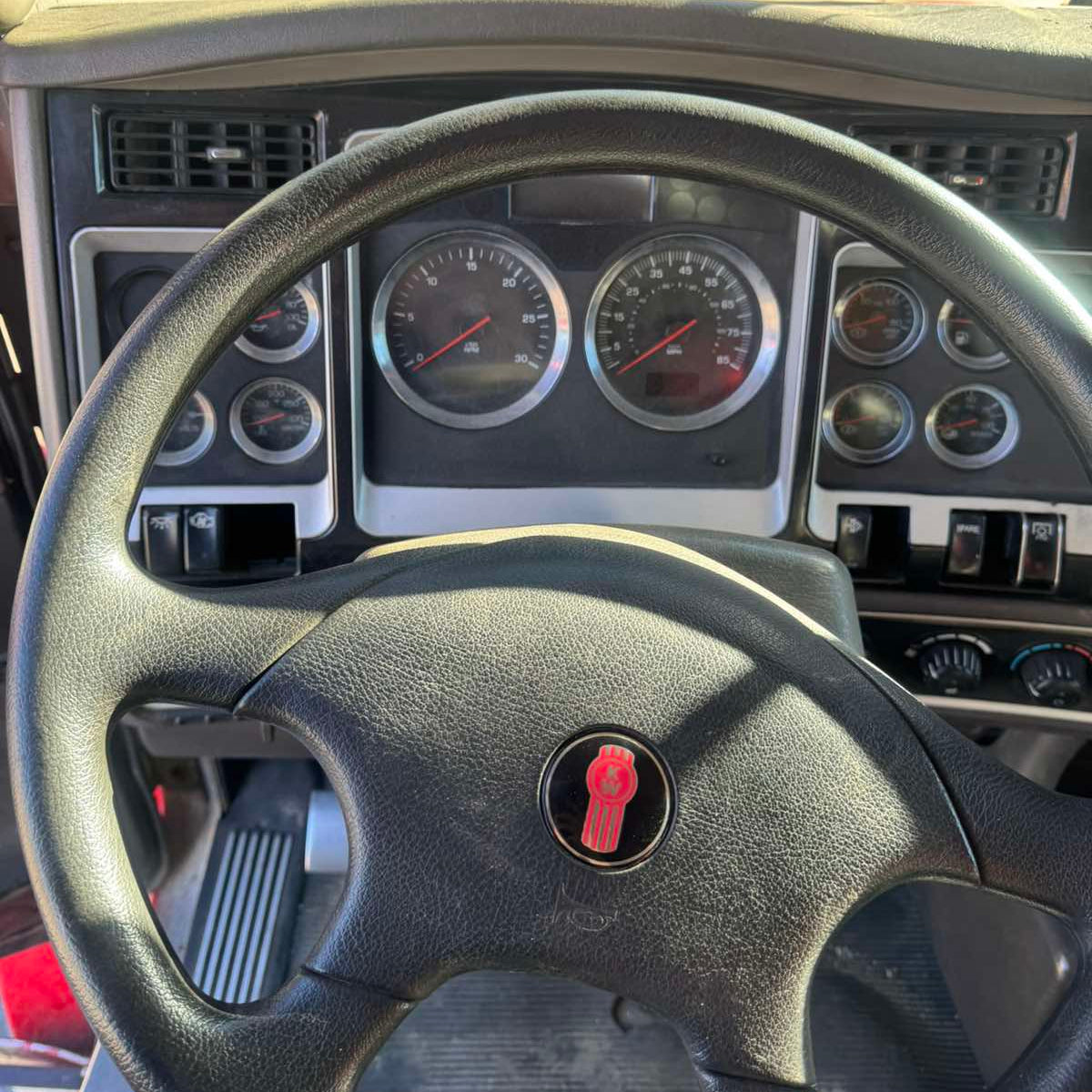 2012 Kenworth T800 Tri-Axle Dump Truck