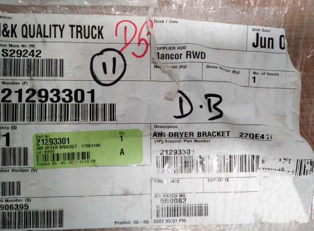 21293301 Genuine Mack Bracket - Truck To Trailer