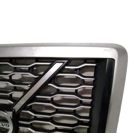 84724157 Genuine Volvo Grating