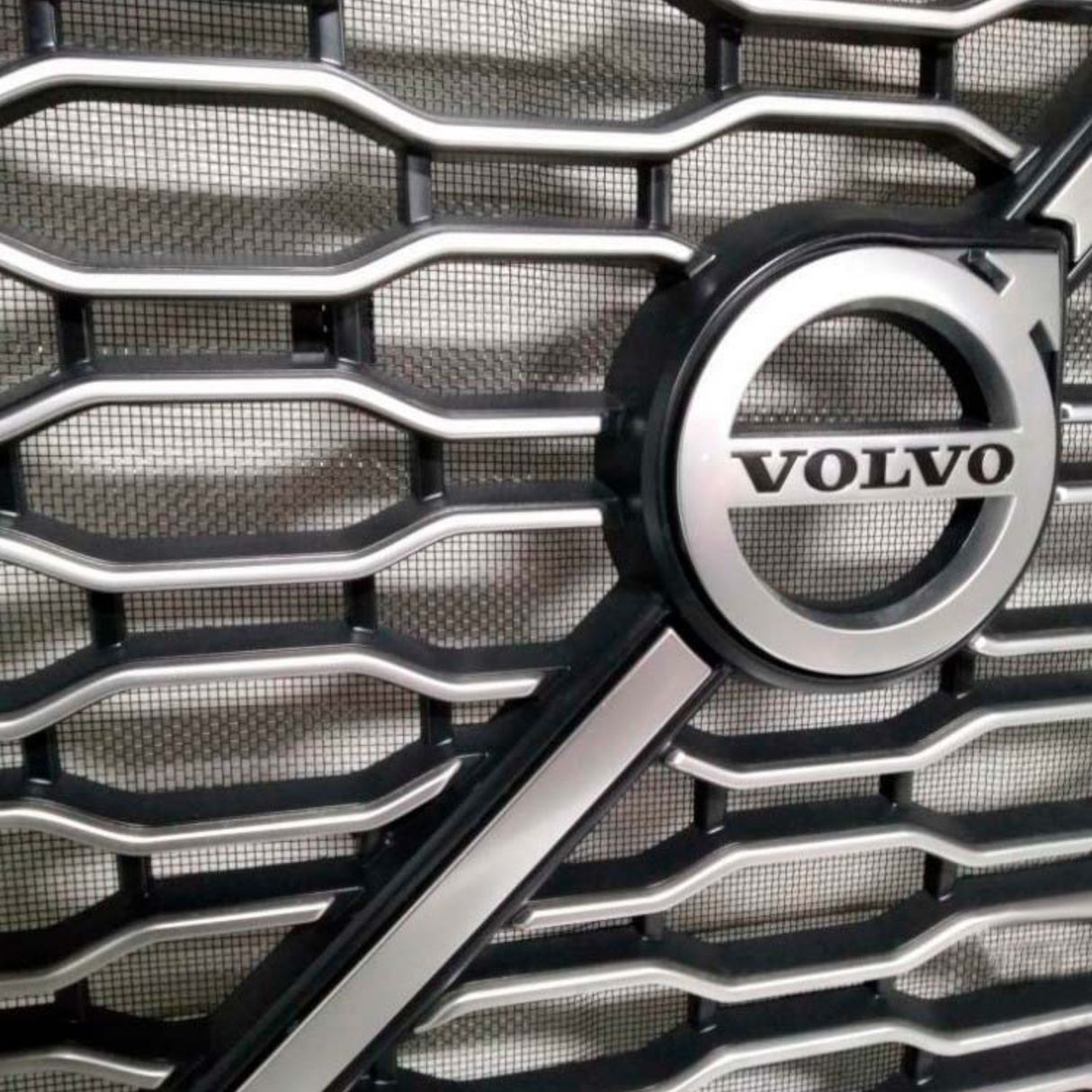 84724157 Genuine Volvo Grating