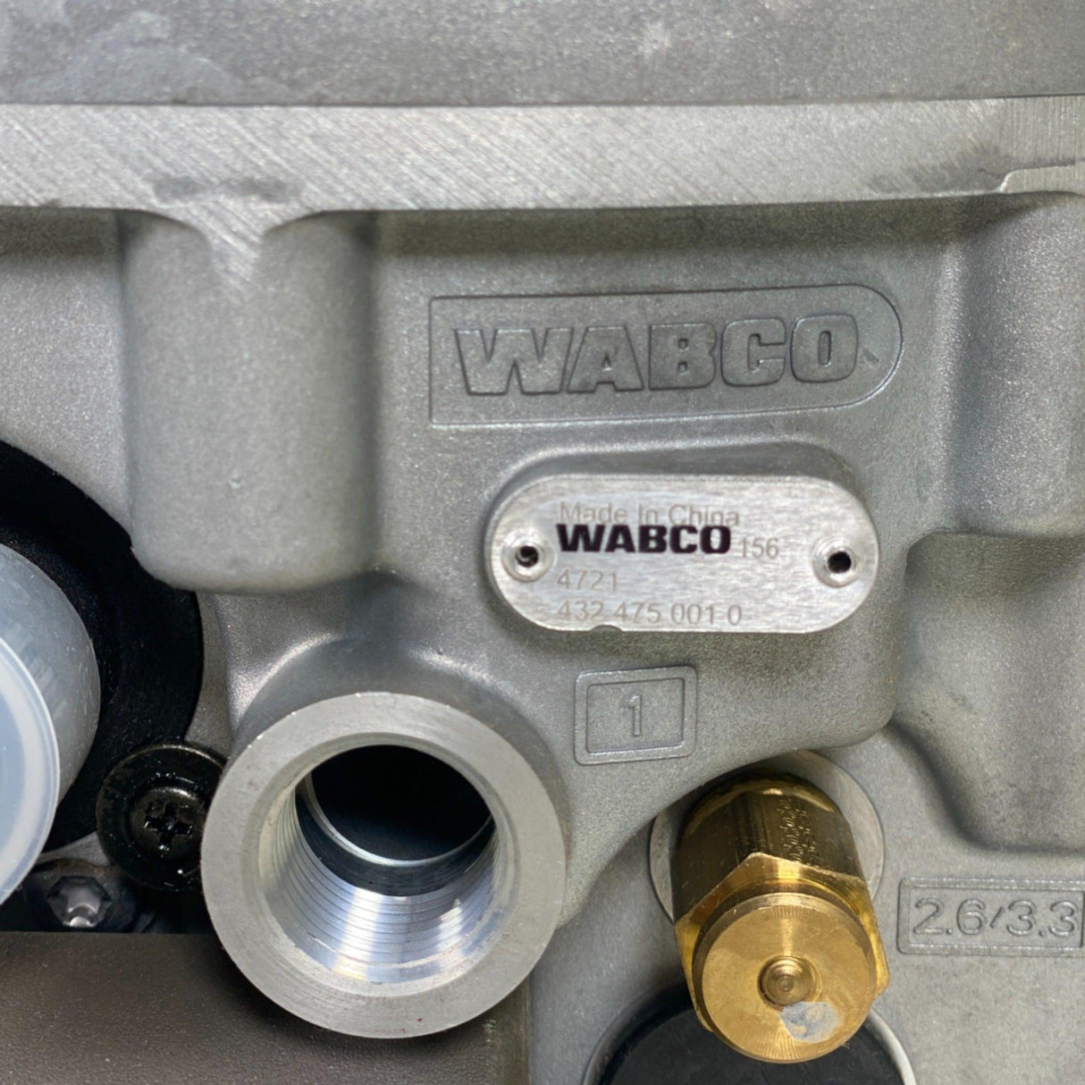 4324752040 Genuine Wabco Air Dryer - Truck To Trailer