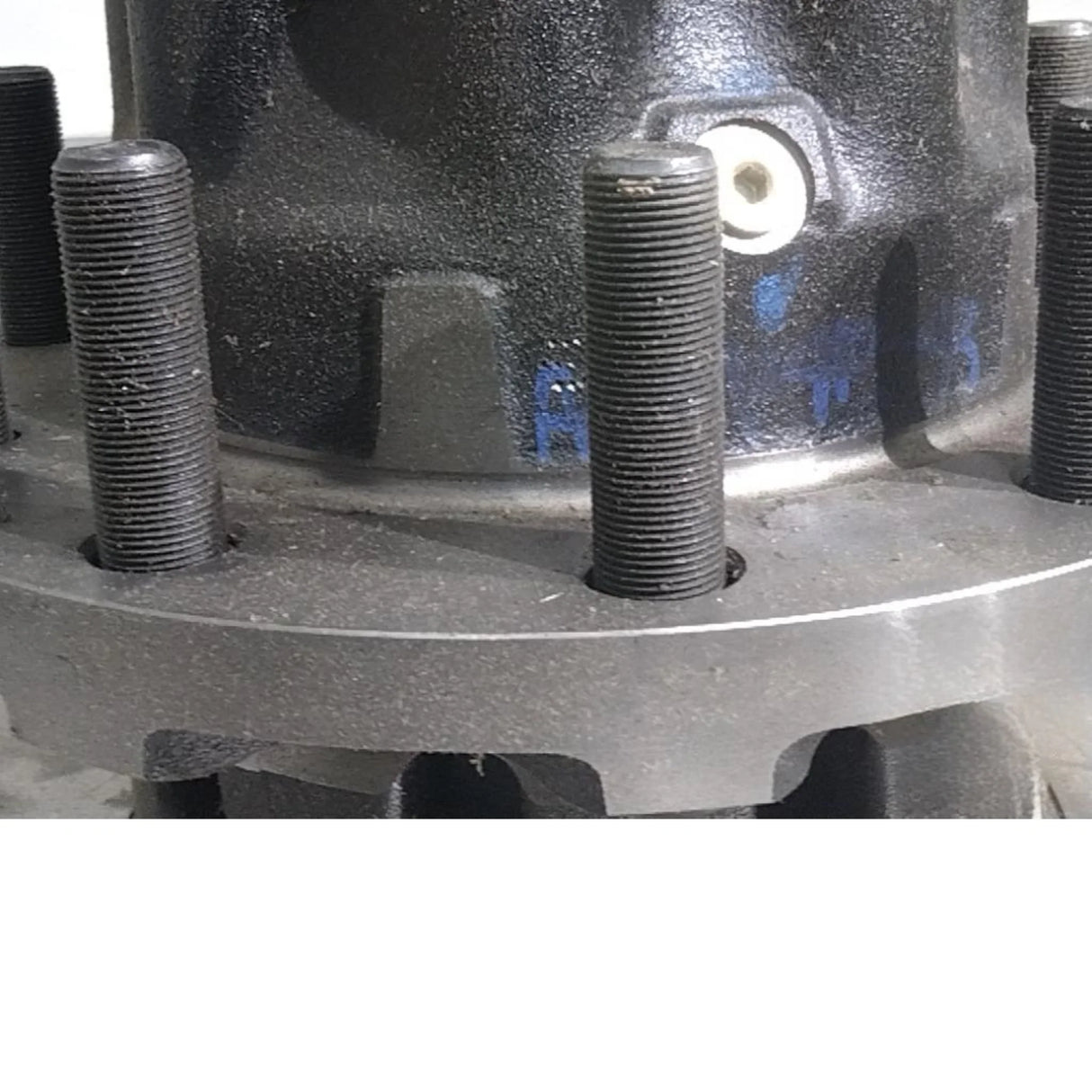 23716198 Genuine Volvo Hub - Truck To Trailer