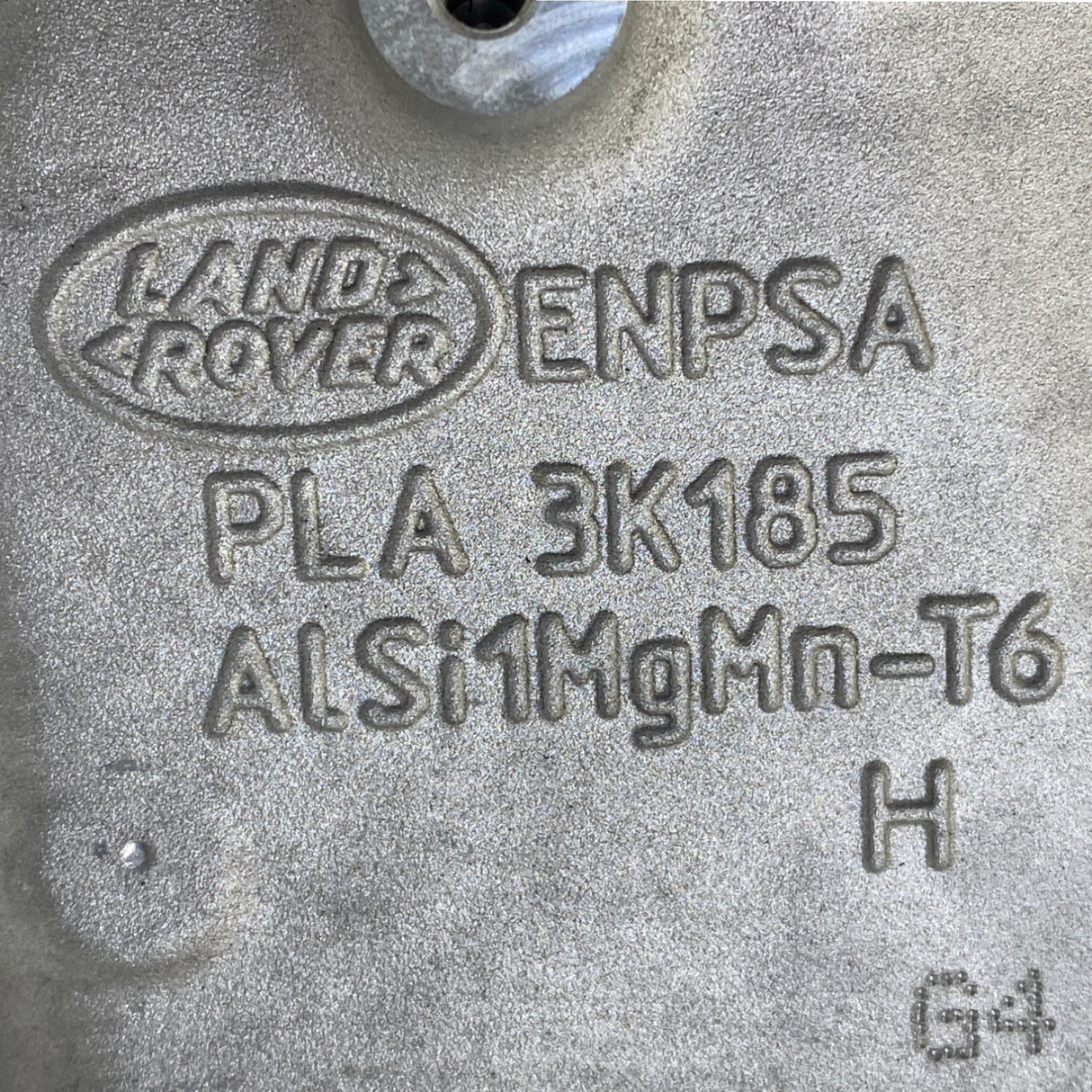 LR155539 Genuine Land Rover Front Right Knuckle