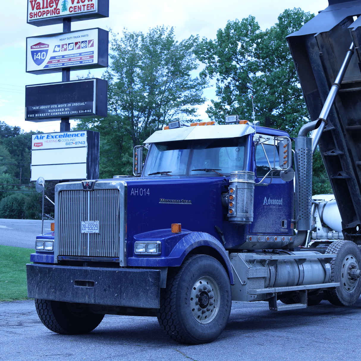 2019 Western Star 4900SF Tri-Axle Dump Truck