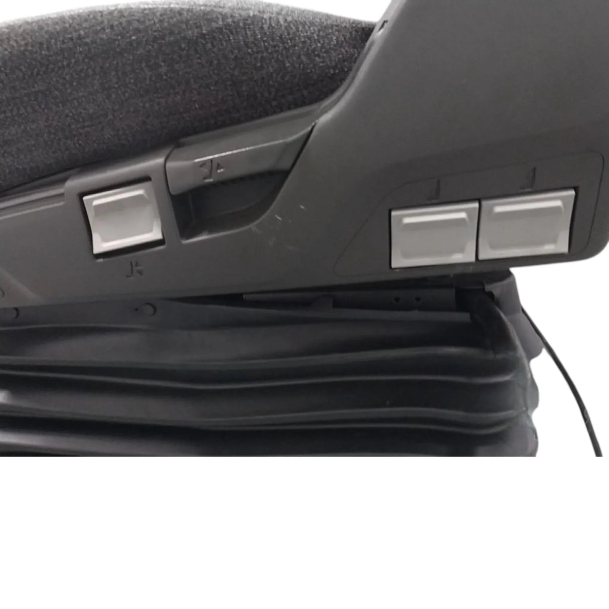 23041382 Genuine Mack Seat - Truck To Trailer