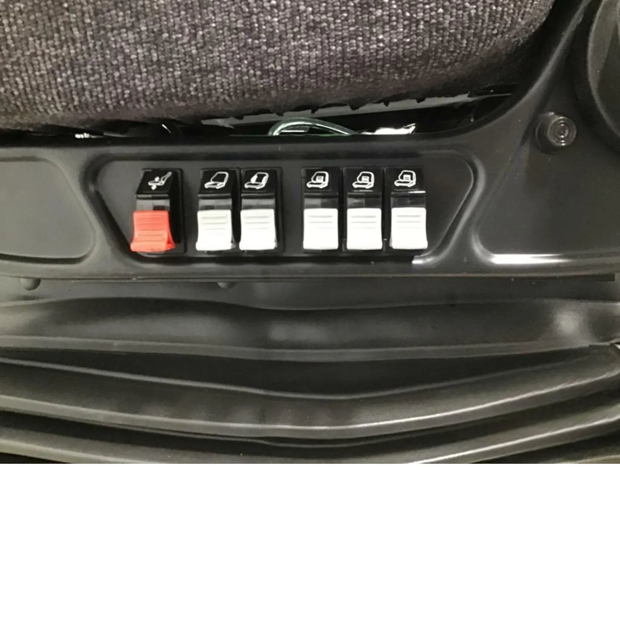 24116868 Genuine Mack Seat - Truck To Trailer