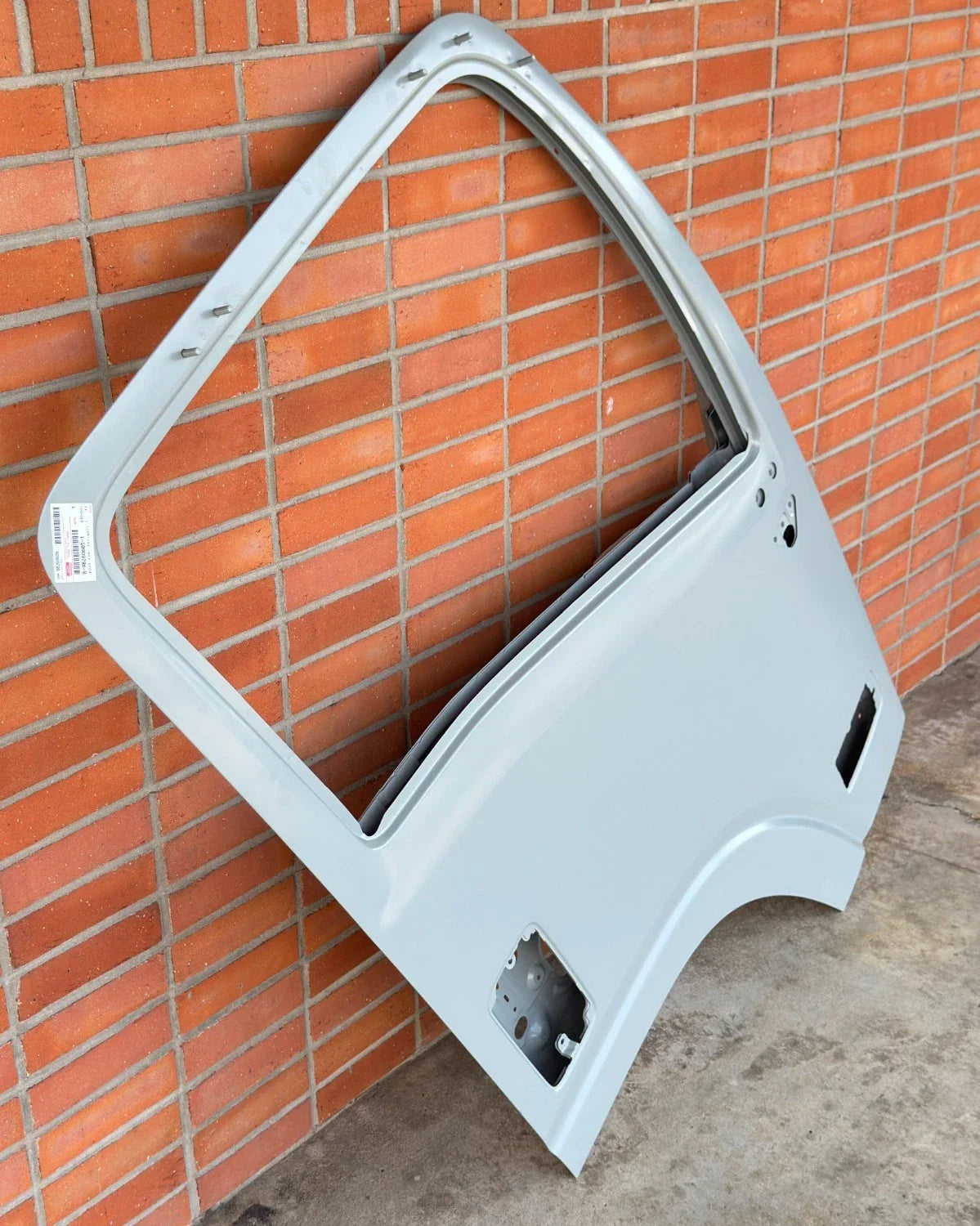 8-98260605-1 Genuine Isuzu Right Side Door Assembly - Truck To Trailer