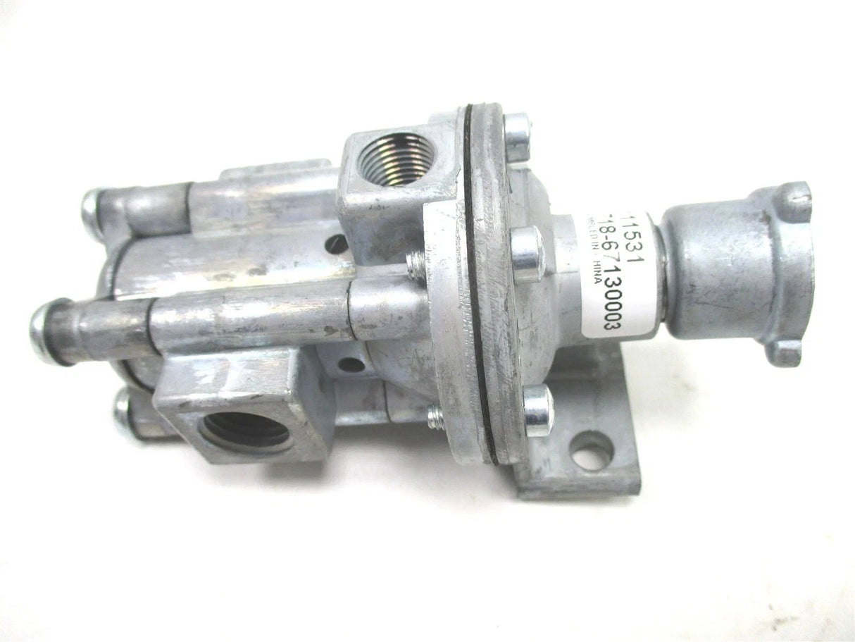 776474C91 Genuine International Air Relay Valve