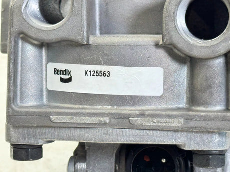 K125563 Genuine Bendix Traction Relay Valve