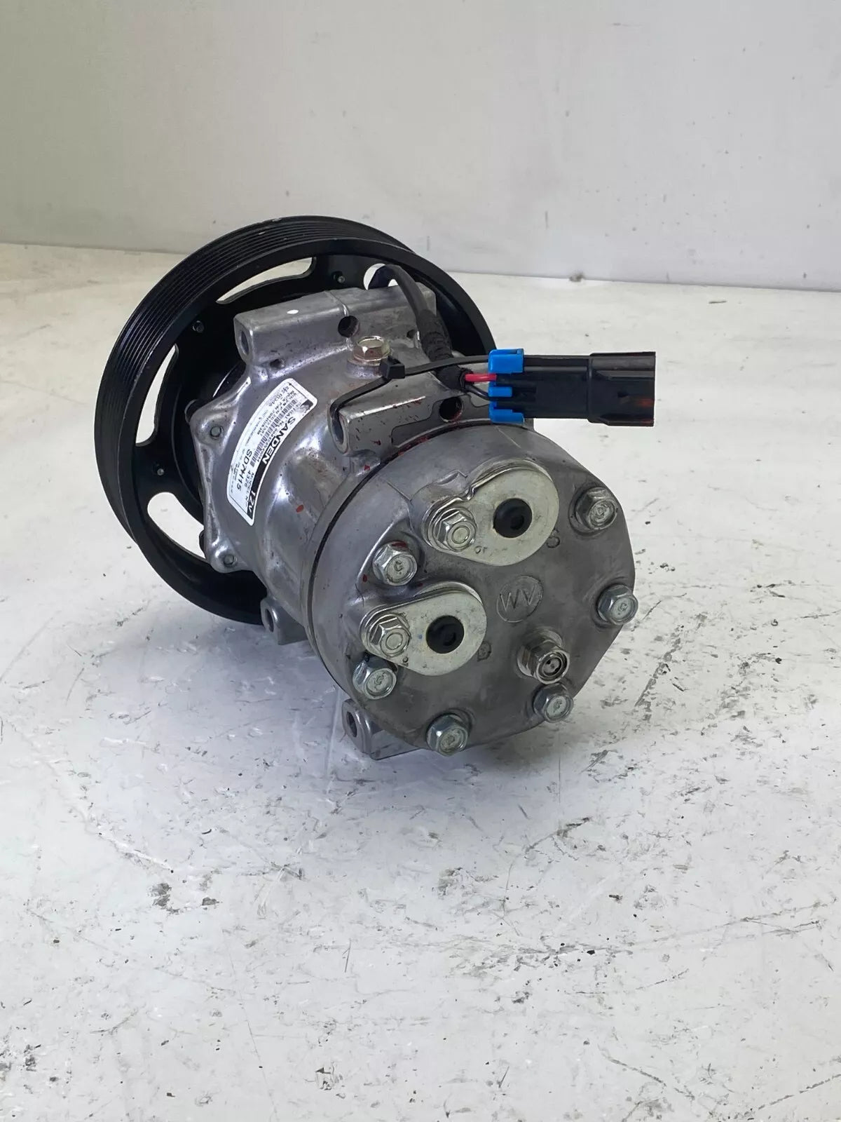 20721587 Genuine Volvo A/C Compressor