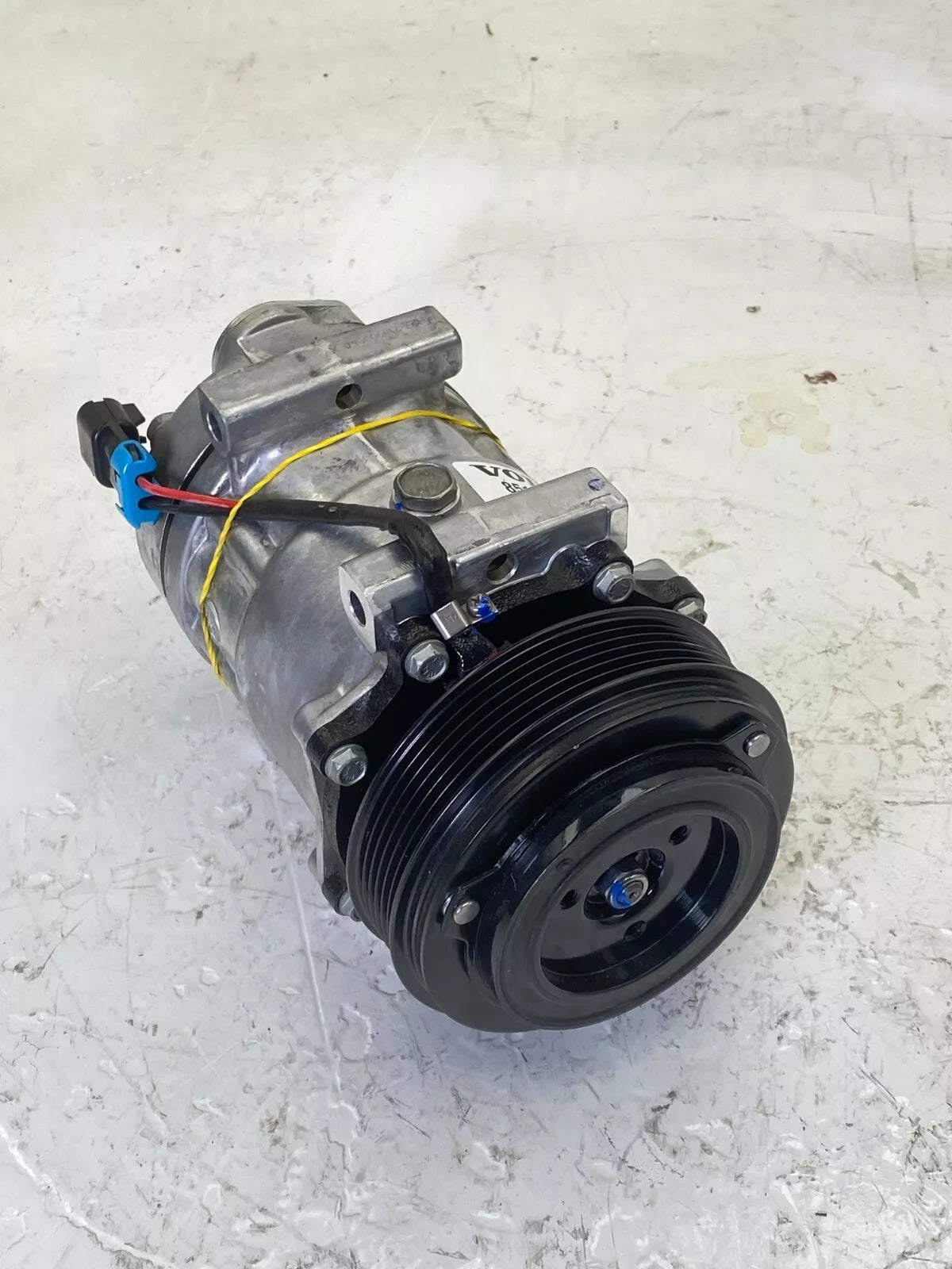 85147412 Genuine Volvo A/C Compressor