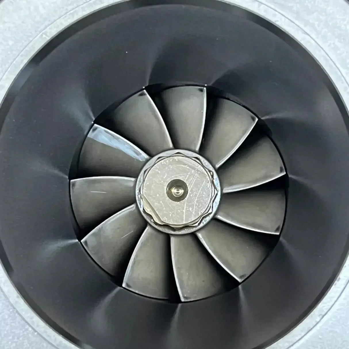 5639298 Genuine Paccar Turbocharger HE400VG With VGT Actuator - Truck To Trailer