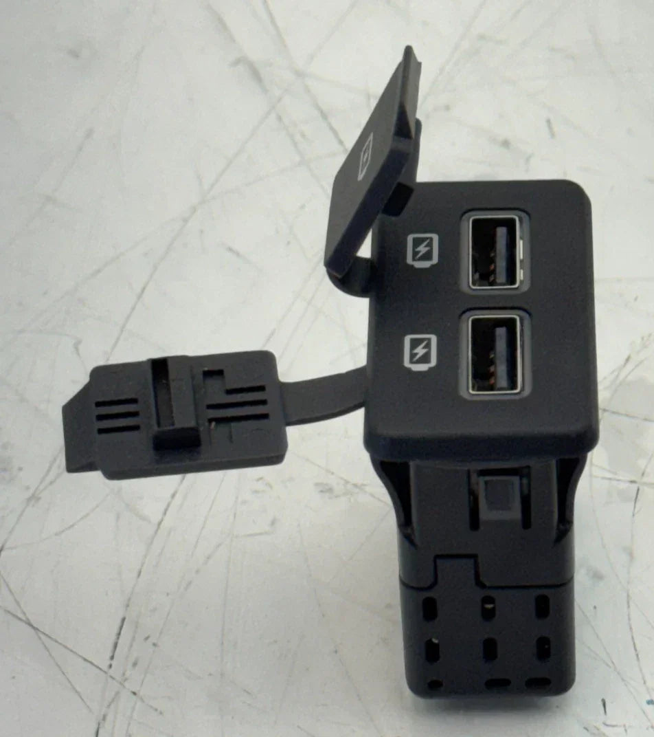 AXE62476 Genuine John Deere Charging Dual Port Module - Truck To Trailer