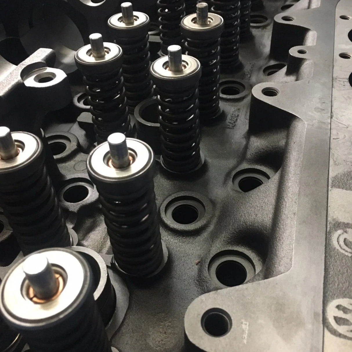 R23533700 Detroit Diesel Engine Cylinder Head - Truck To Trailer