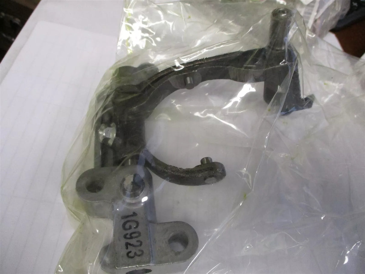 1G923-56050 Kubota Lever Fork Assembly