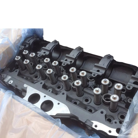 R235525572 Genuine Detroit Diesel Engine Cylinder Head - Truck To Trailer
