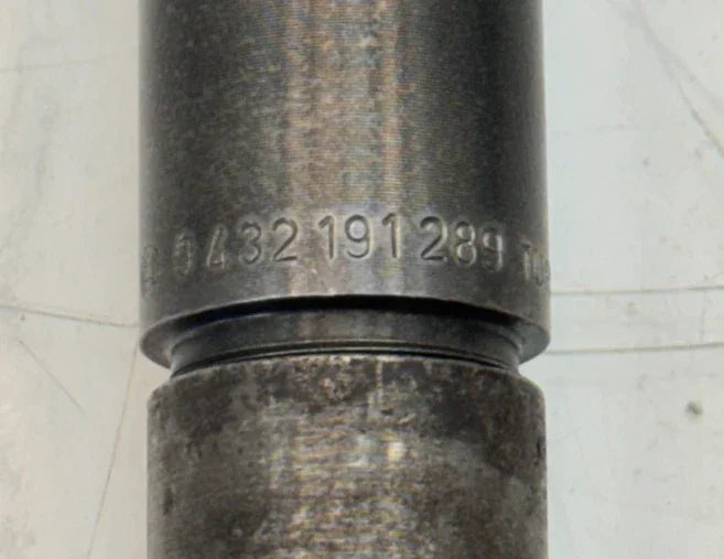 736GB421M3X Genuine Mack Diesel Fuel Injector Nozzle - Truck To Trailer