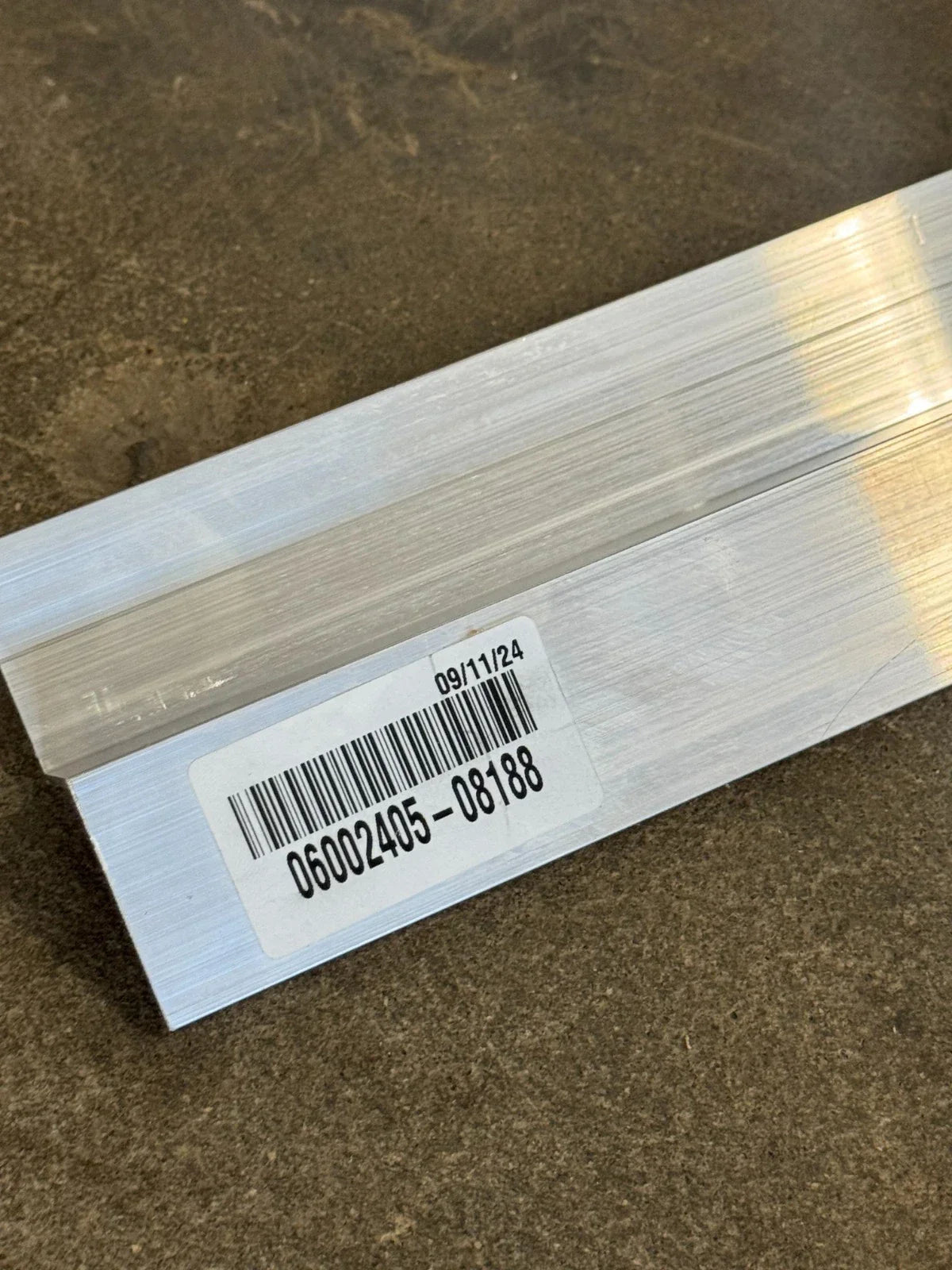 06002405-08188 Unbranded Aluminum Overlay - Truck To Trailer