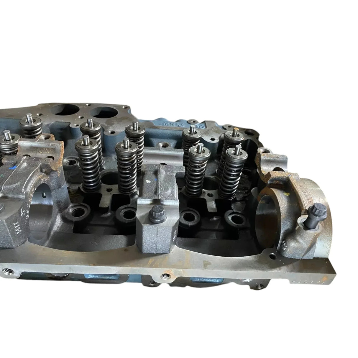 R23525568 Genuine Detroit Diesel Engine Cylinder Head - Truck To Trailer