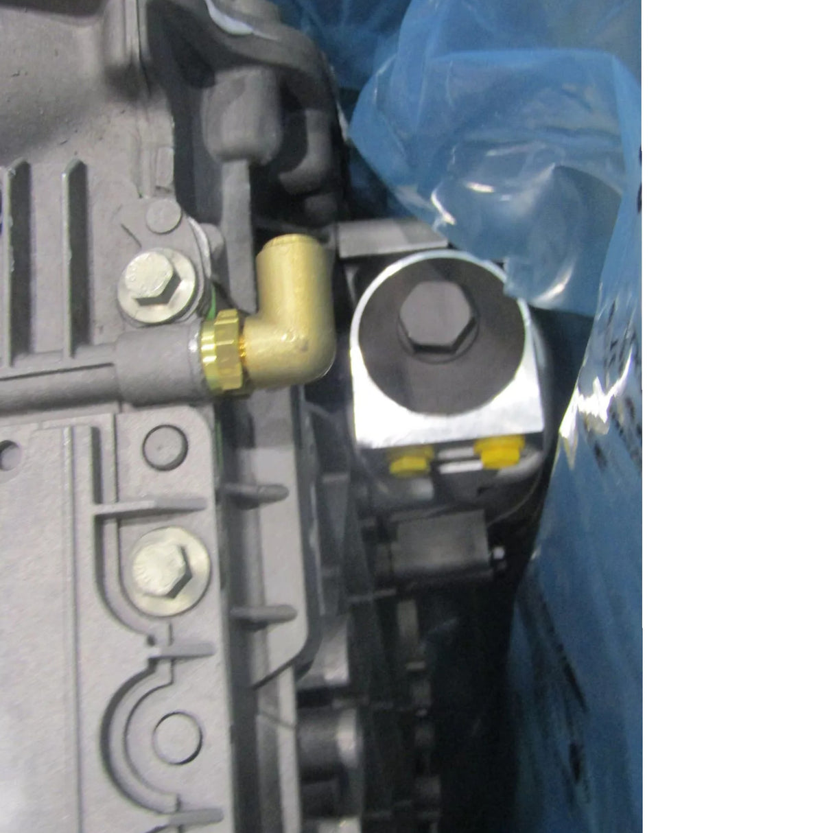 85020580 Genuine Volvo Transmission Asssembly