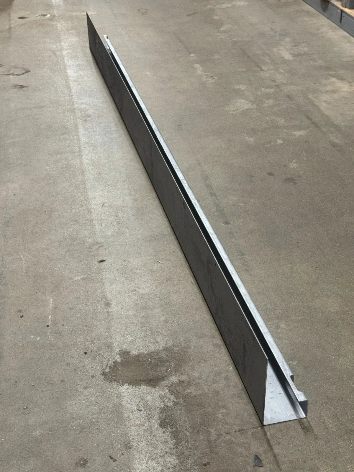 05S19835-06 Supreme Body Corner Post,12G,Galvanized,13.375 X108.25 - Truck To Trailer