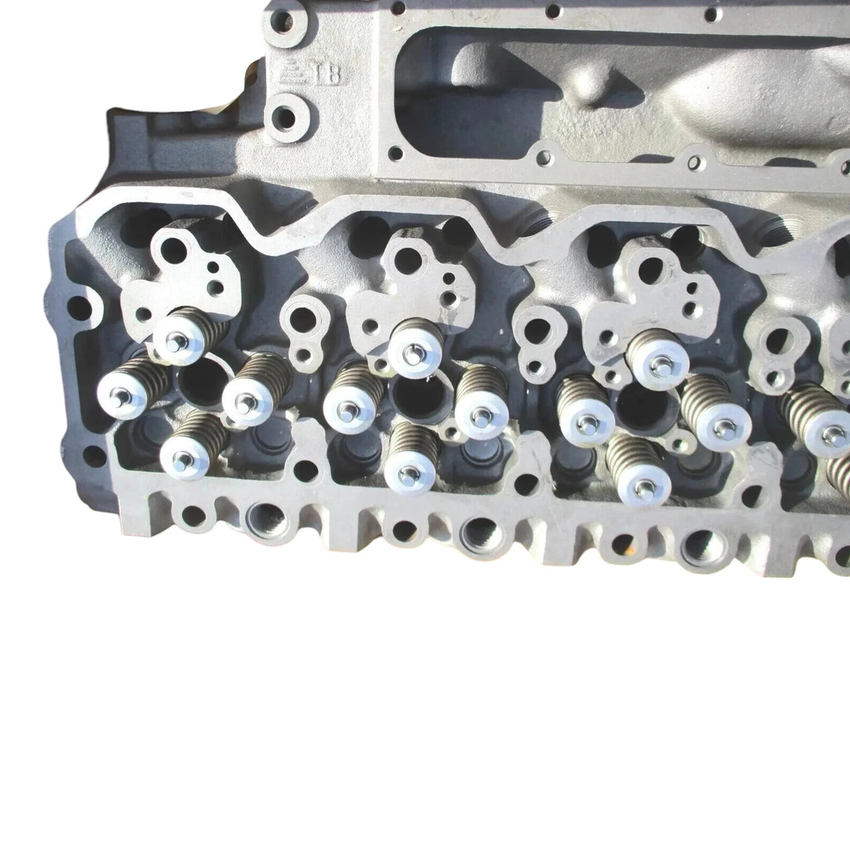 3943627 Genuine International Cylinder Head - Truck To Trailer