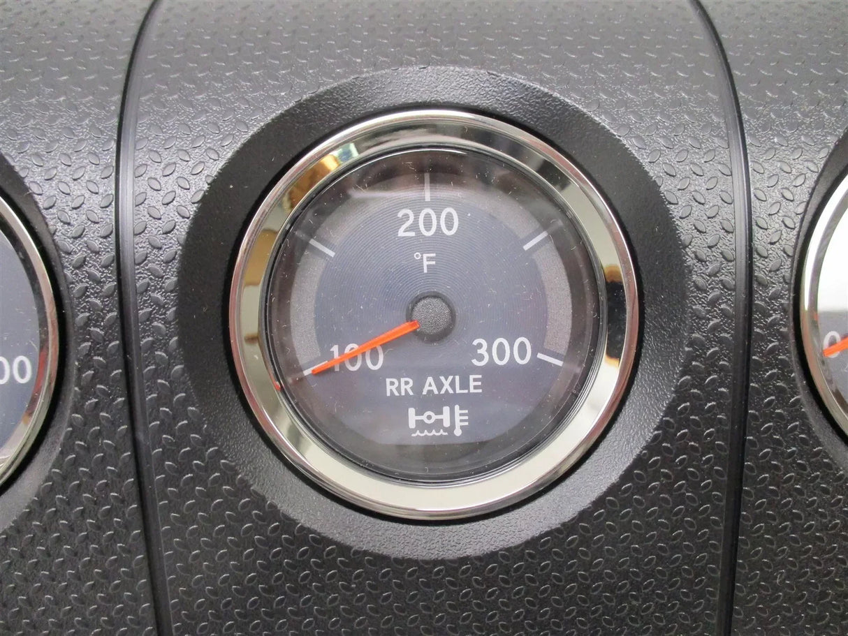 2518072C91 International Gauge Panel - Truck To Trailer