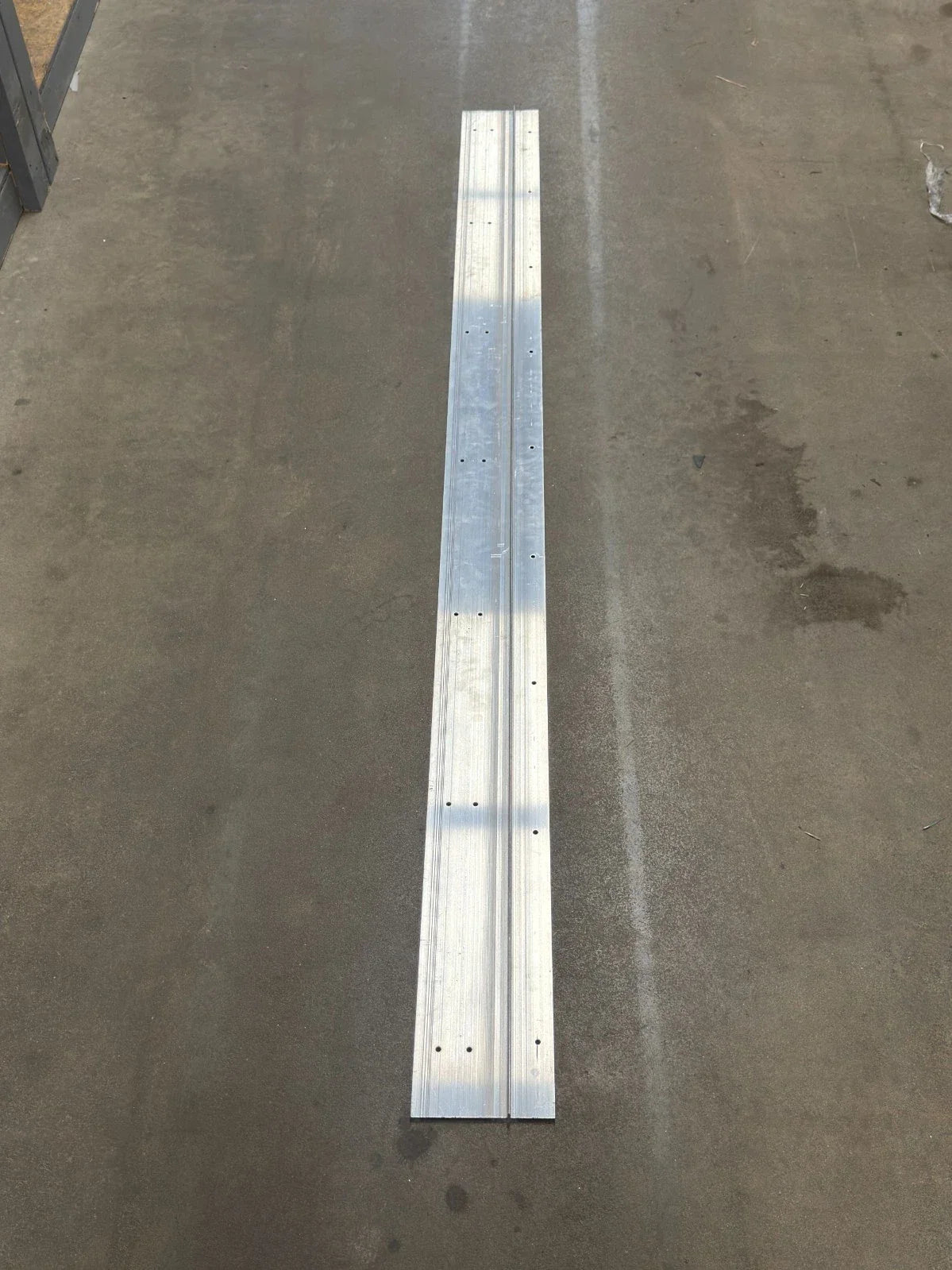 04A02742-03 Supreme Body Front Bottom Nose IA-011183,87.25 - Truck To Trailer