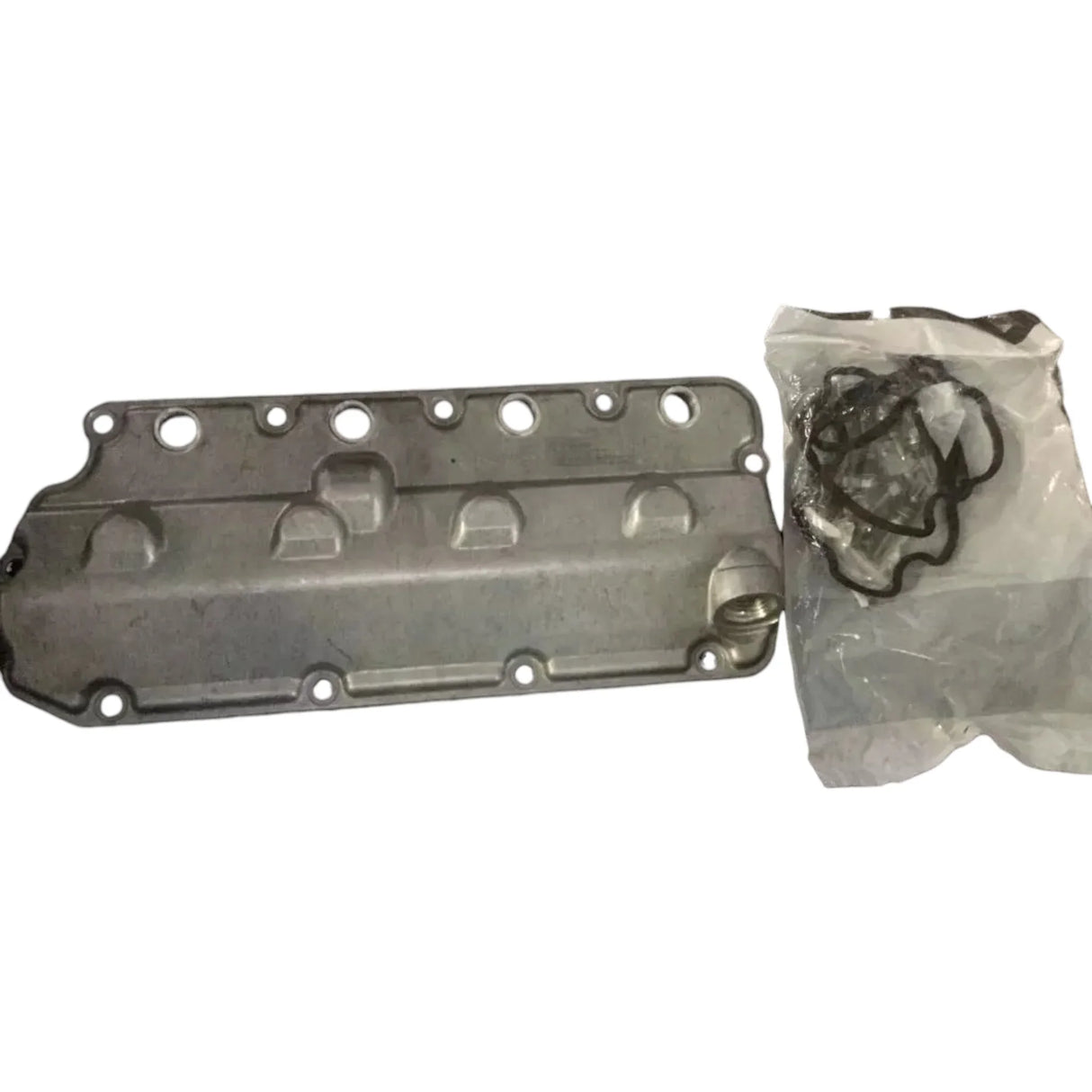 2511366C91 International Valve Cover Left - Truck To Trailer