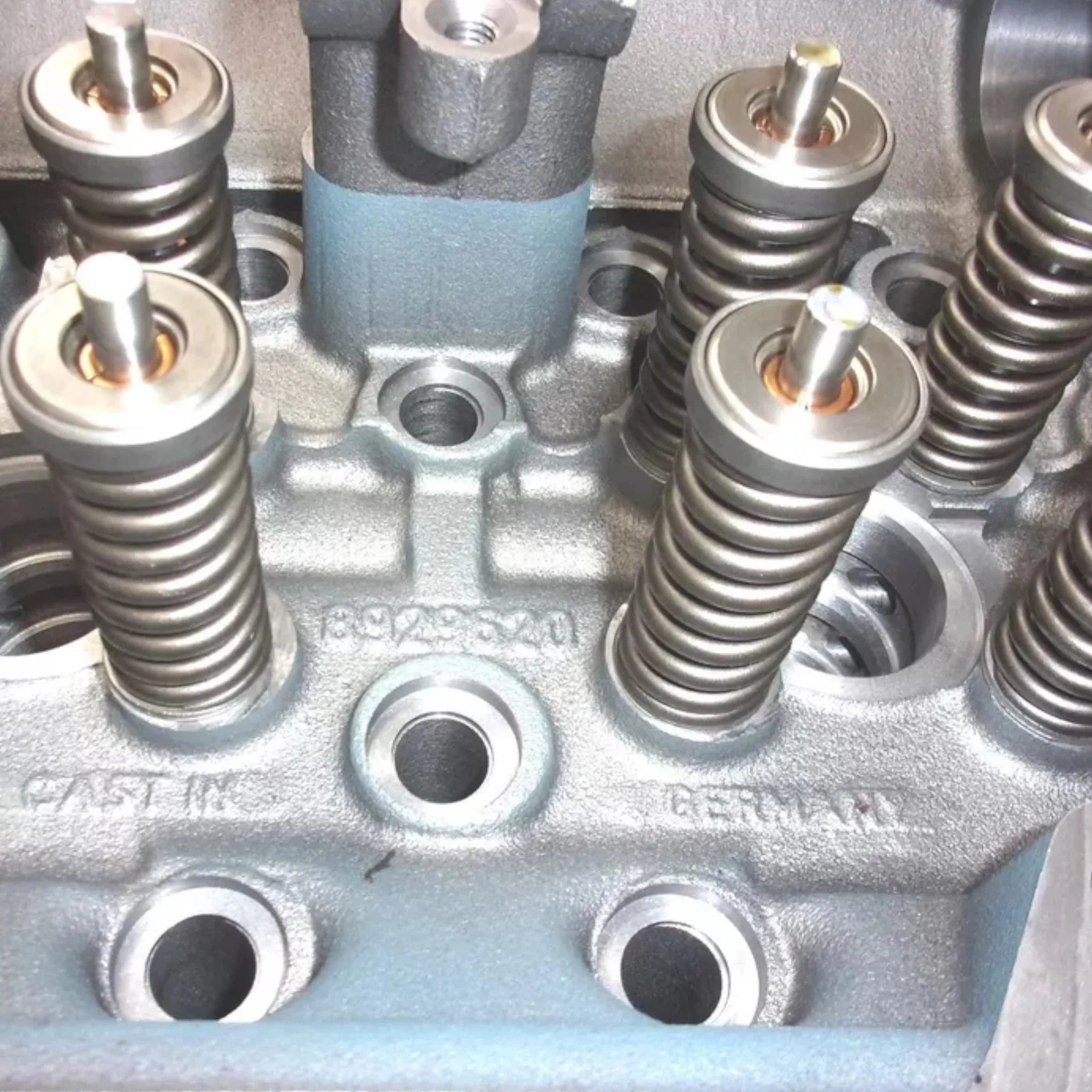 いづみ 23525567 Detroit Diesel Cylinder Head Complete With Valves