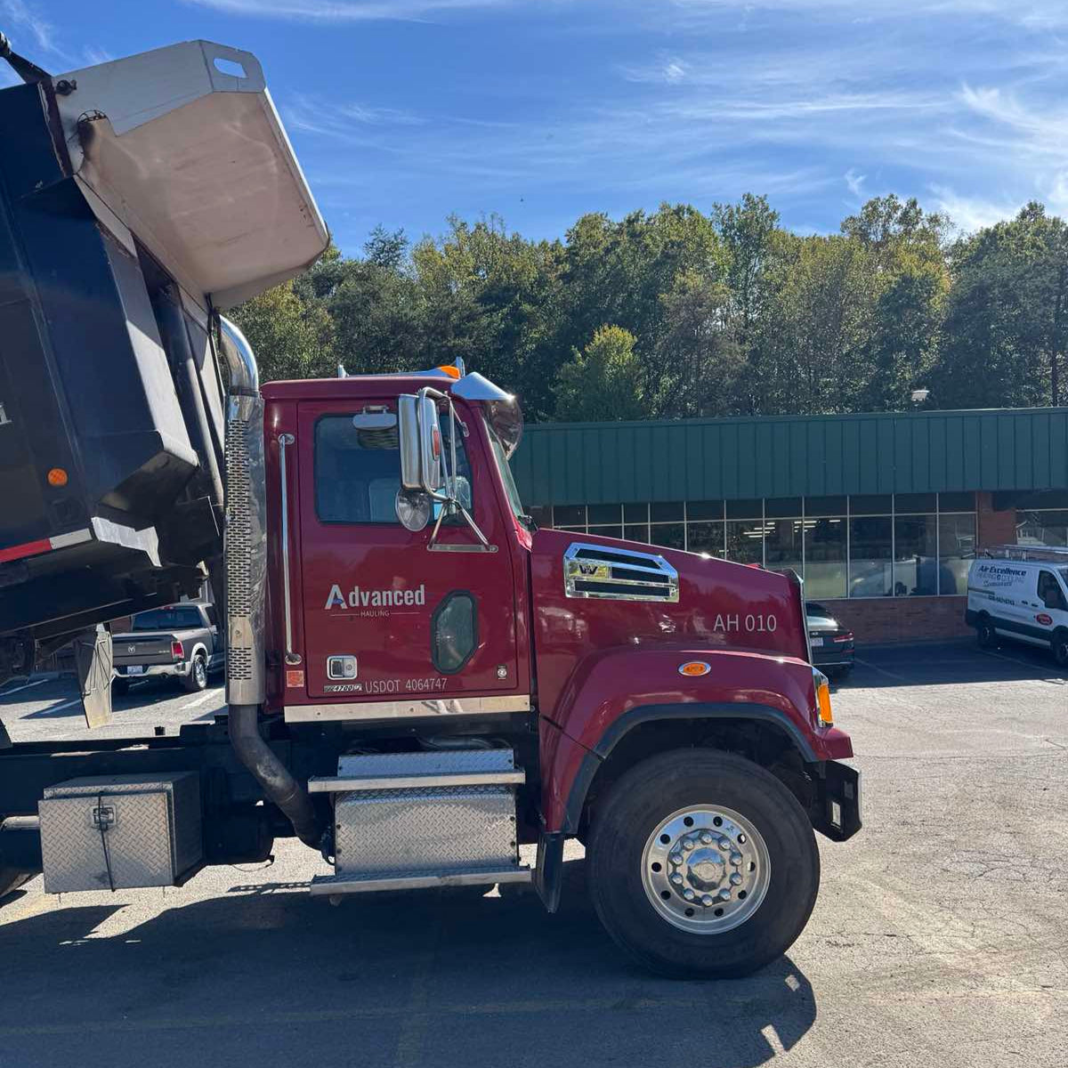 2016 Western Star 4700SF Tandem-Axle Dump Truck