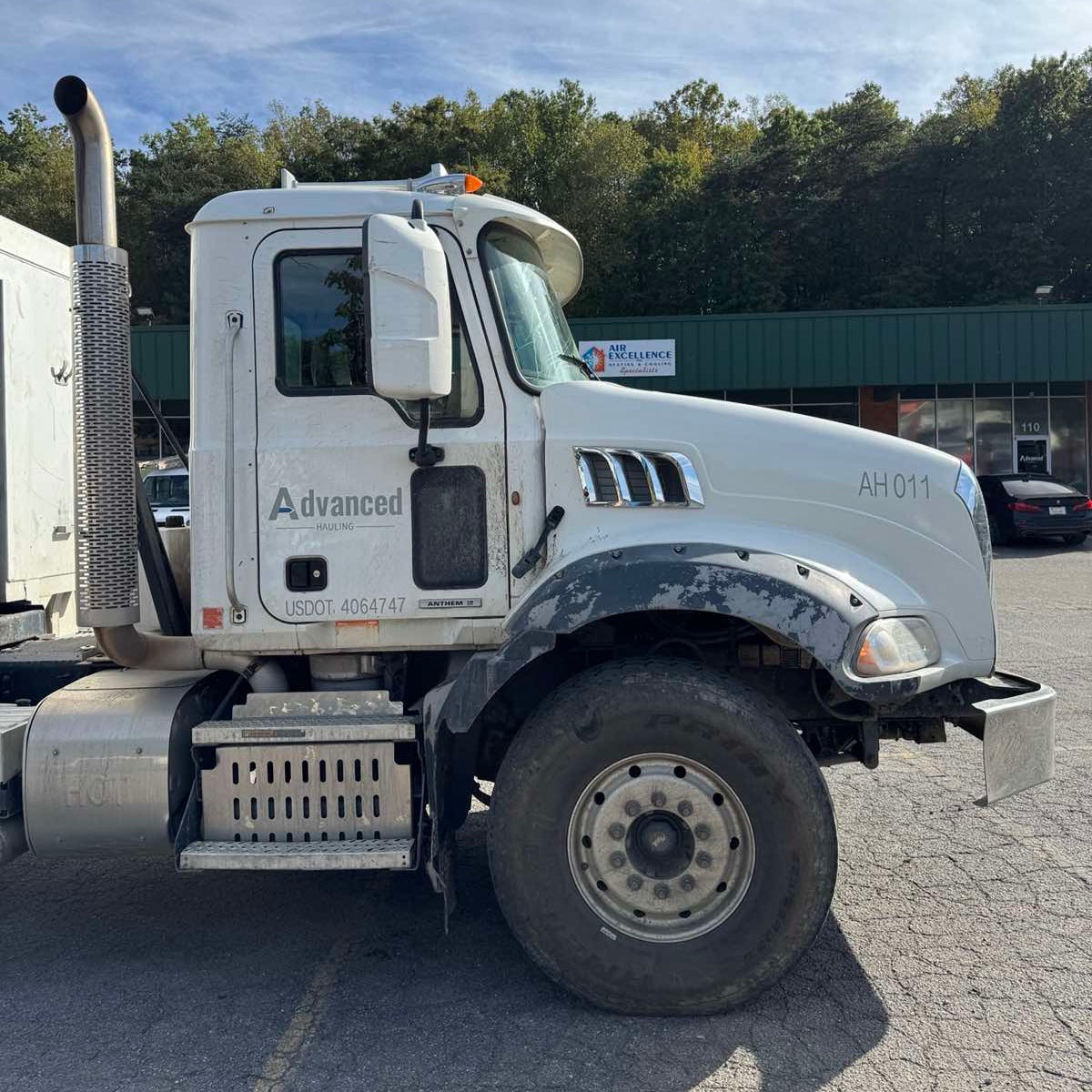 2013 Mack GU813 Quad-Axle Dump Truck