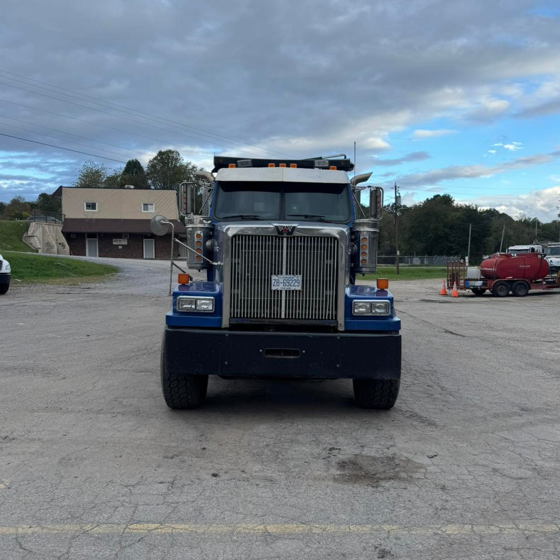 2019 Western Star 4900SF Tri-Axle Dump Truck