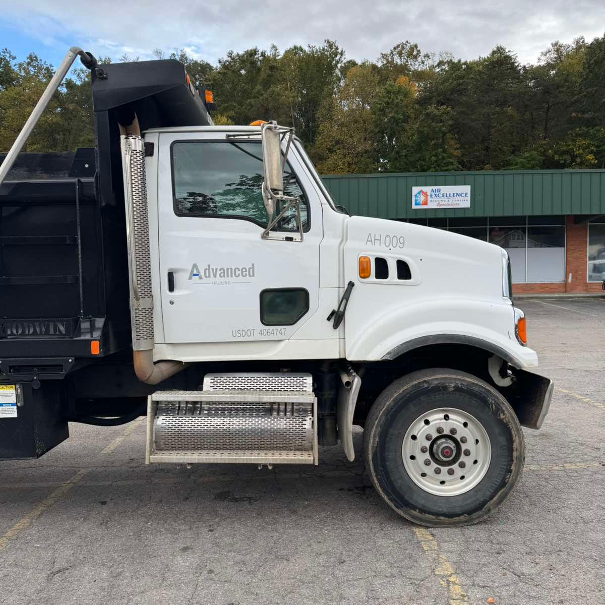 2009 Sterling LT9500 Tandem-Axle Dump Truck