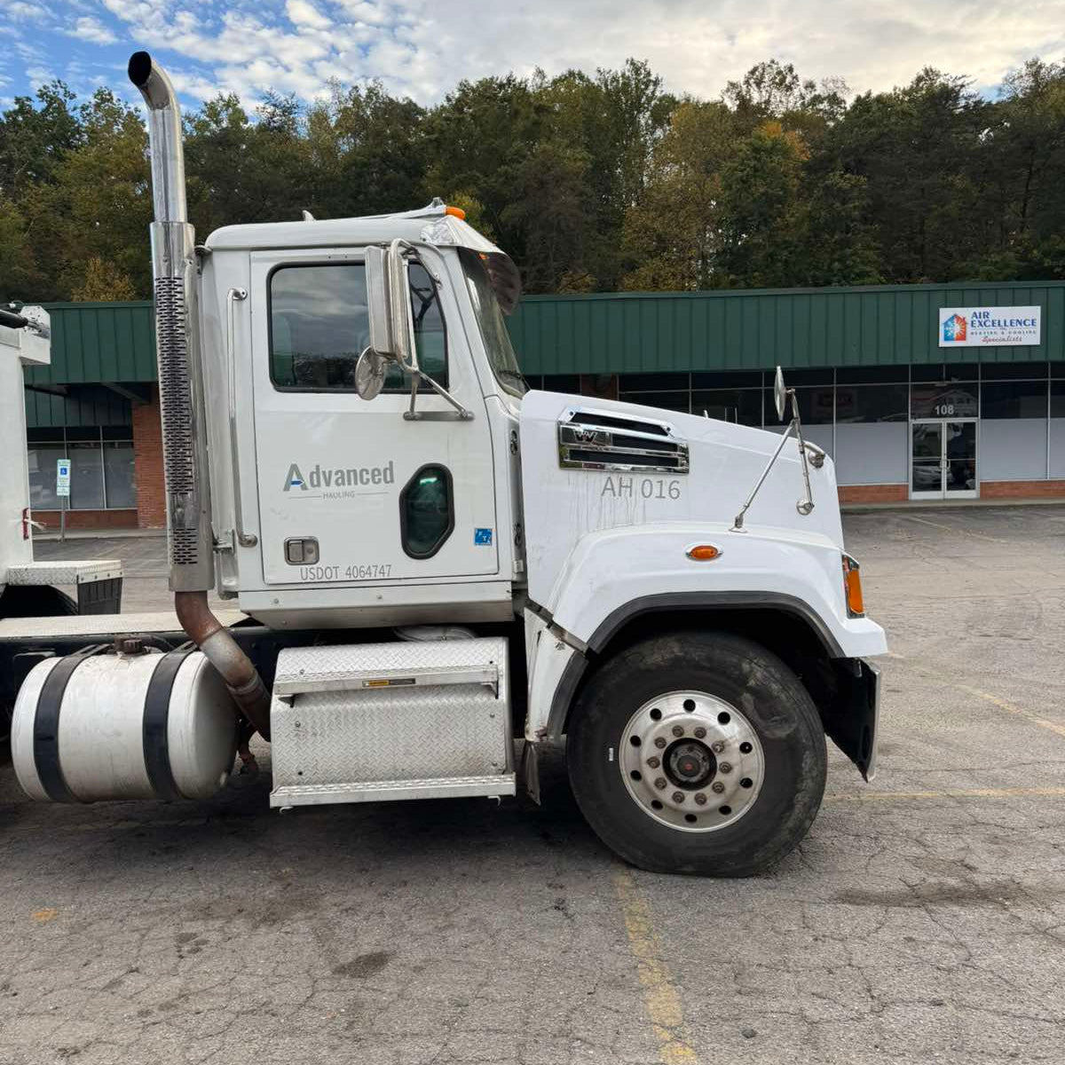 2016 Western Star 4700SF Quint-Axle Dump Truck