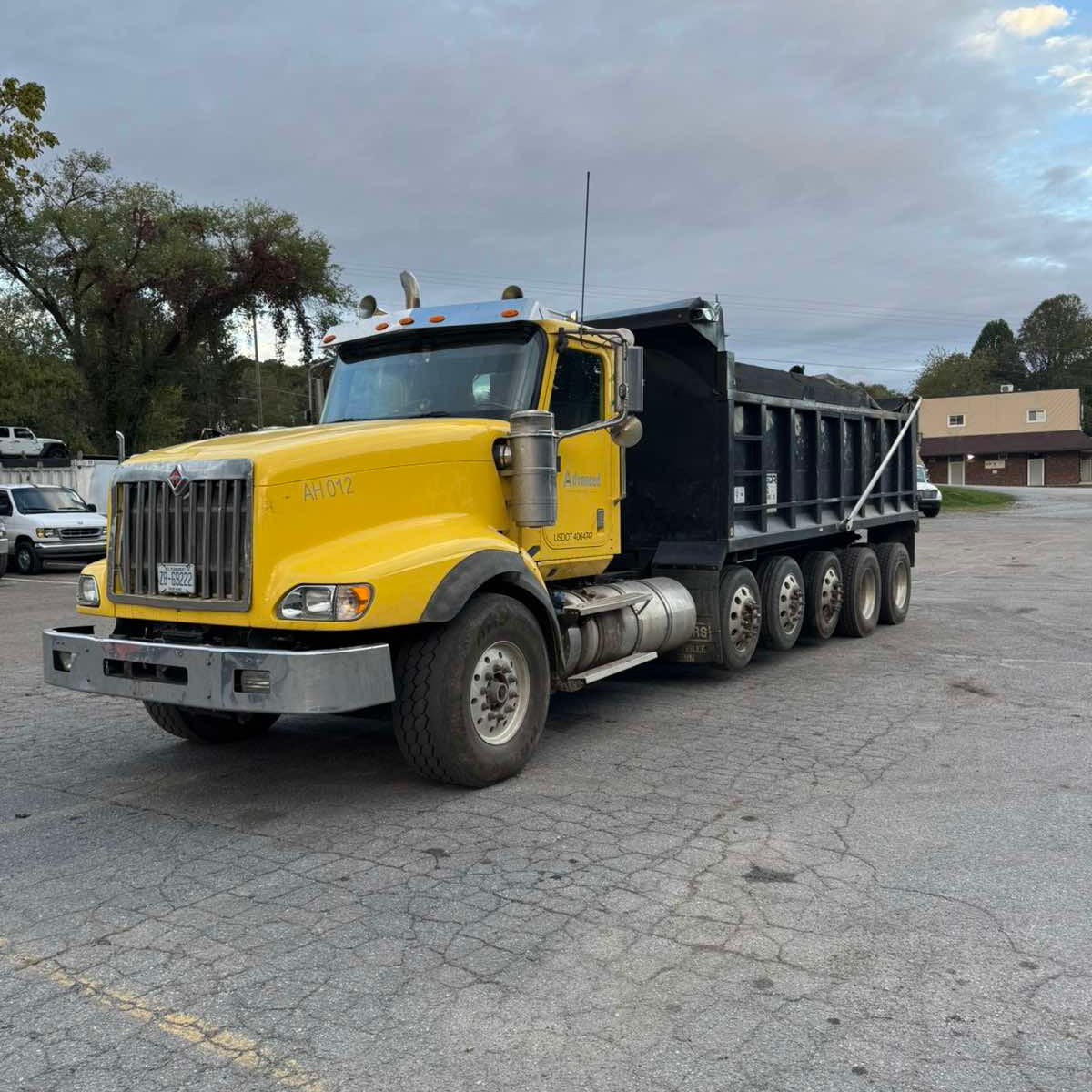 2017 International 5900i Quint-Axle Dump Truck