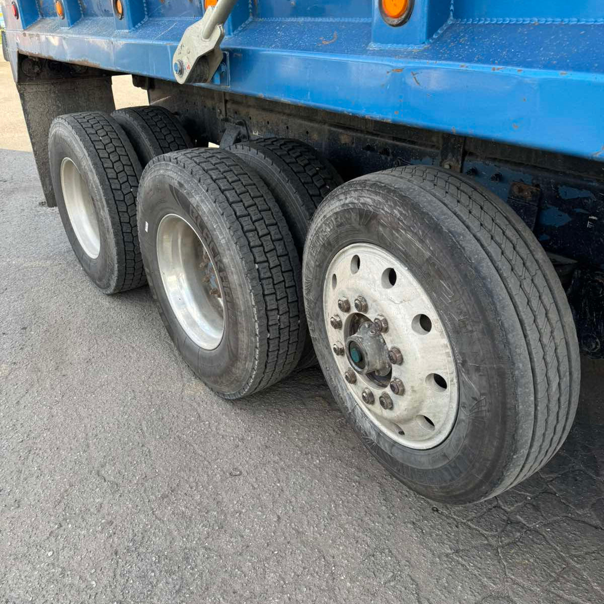 2009 Peterbilt 367 Tri-Axle Dump Truck