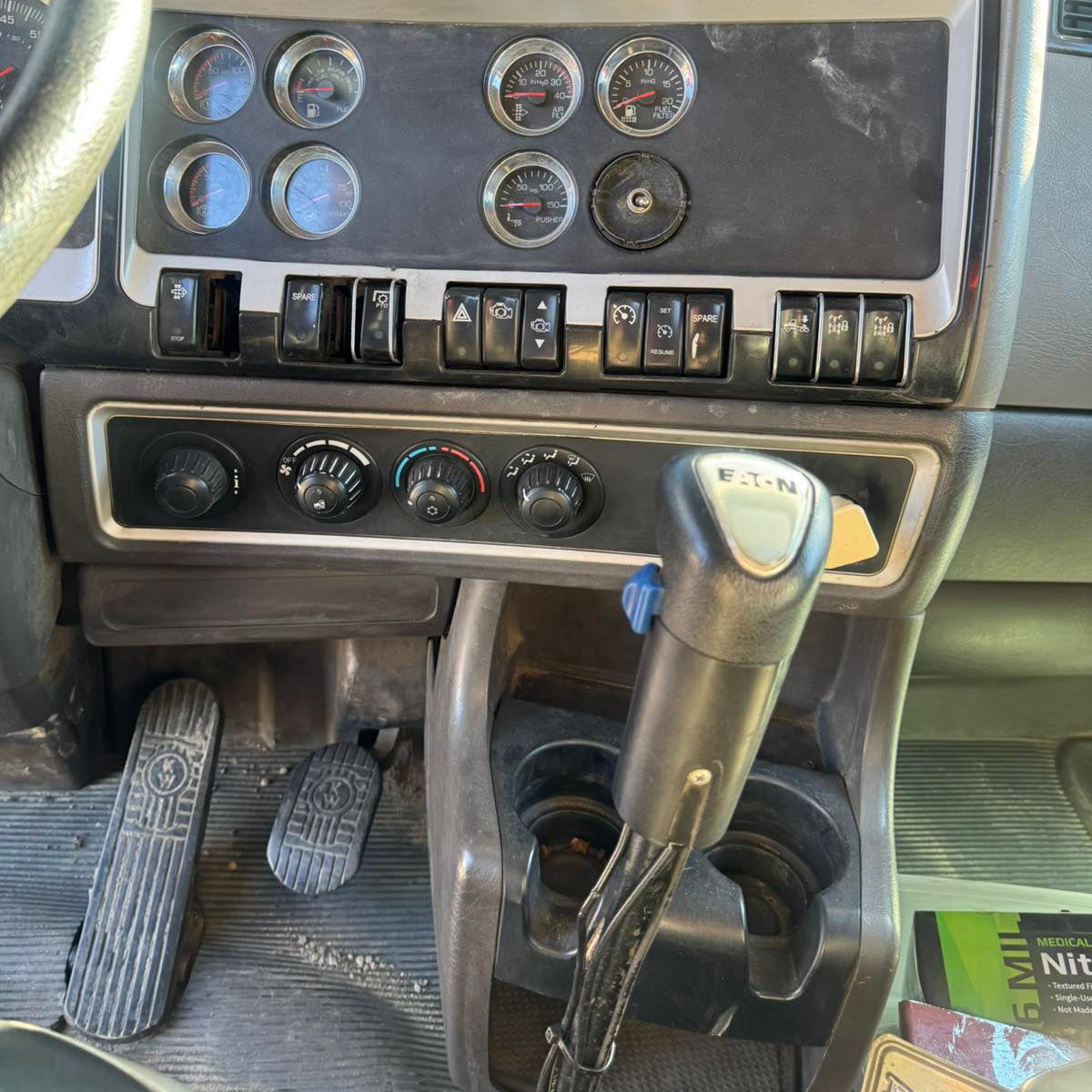2012 Kenworth T800 Tri-Axle Dump Truck